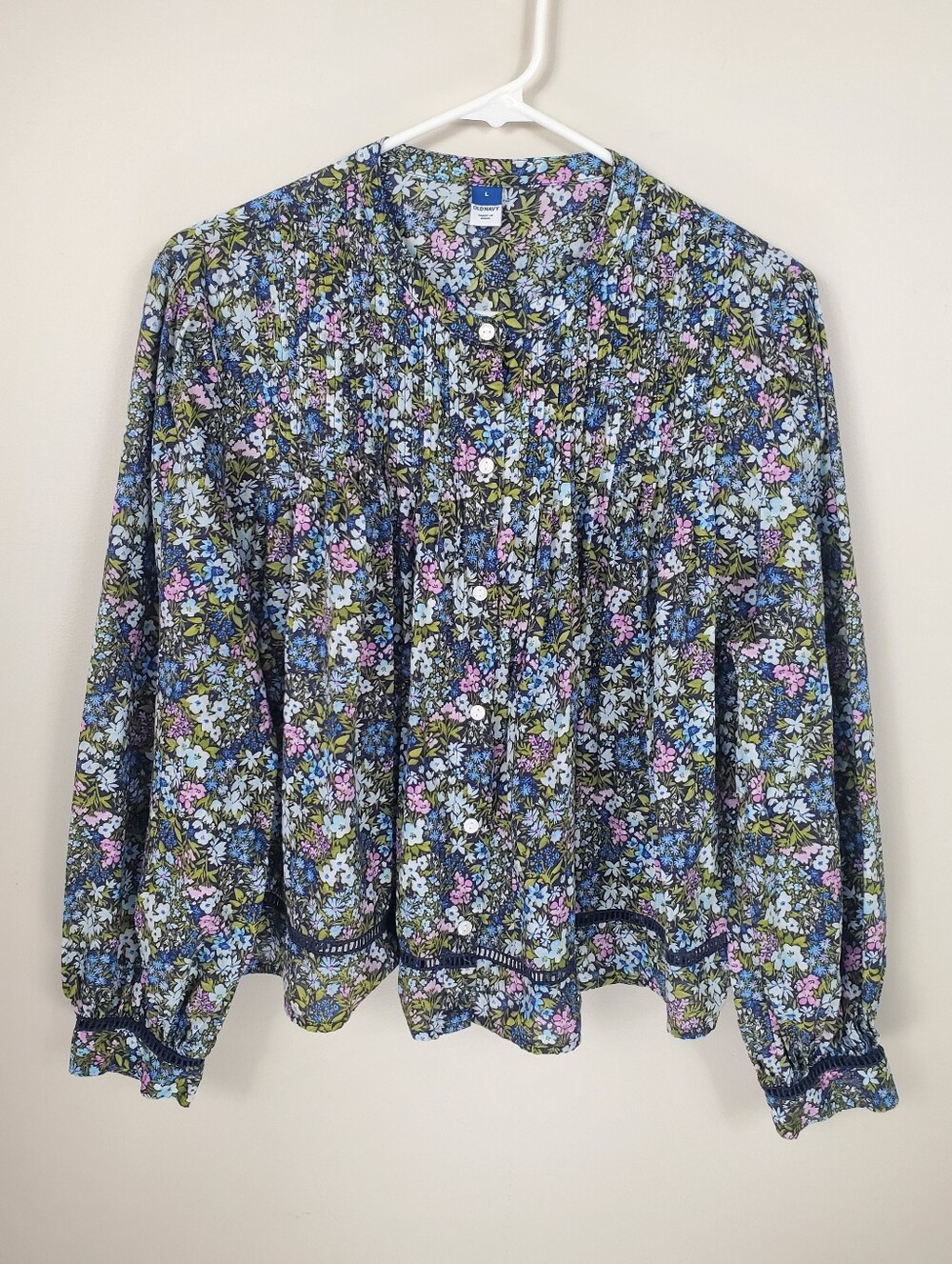 Old Navy Size L Blue Floral Button Down Cropped Long Sleeve Pintuck Shirt Blouse